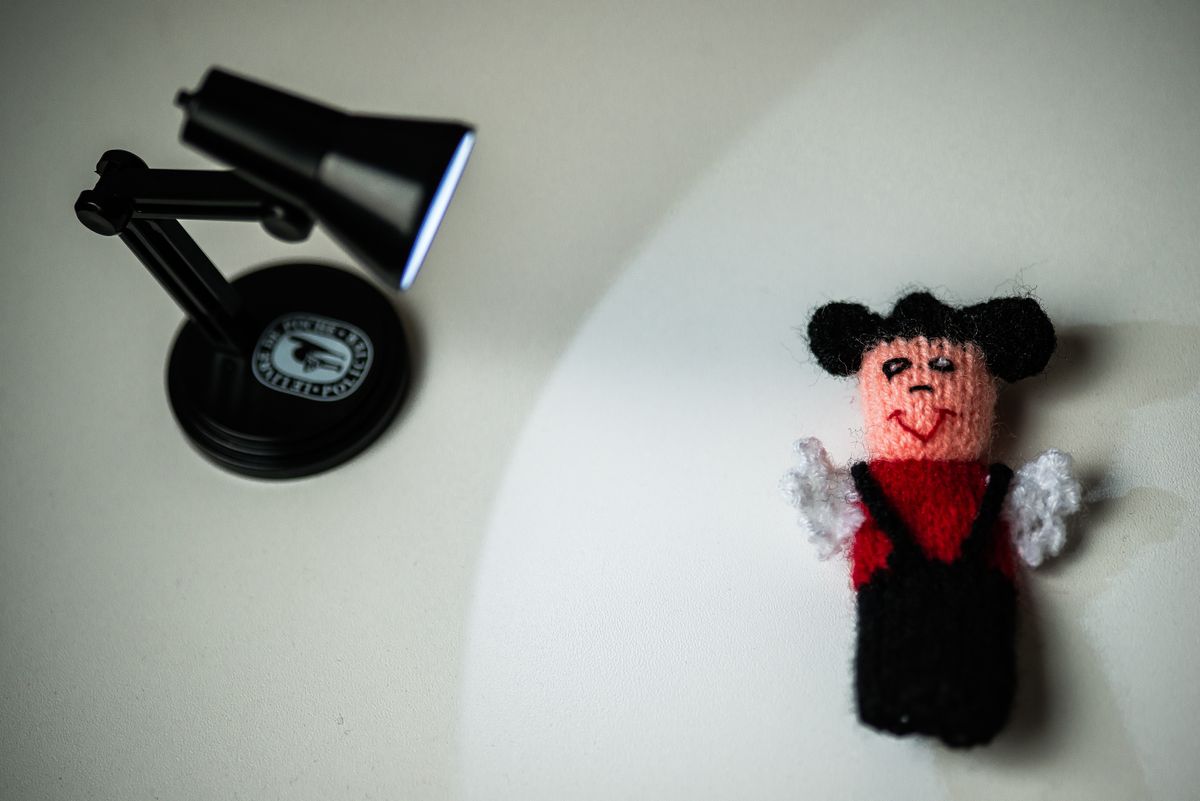 This finger puppet is the replica of a cabaret character.