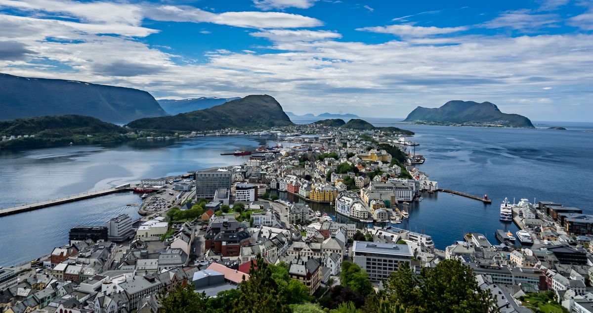 Een HDR foto van het mooie Ålesund in Noorwegen